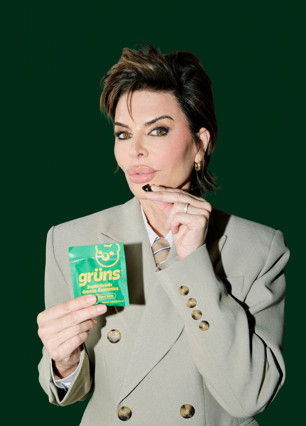 Lisa Rinna holding a Grüns packet